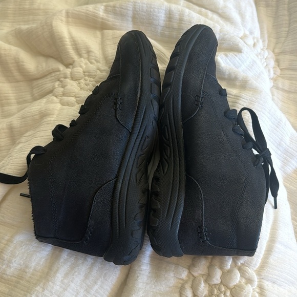 Skechers Relaxed fit air cooled memory foam women’s bootie ankle boot size 7.5 - Picture 4 of 8